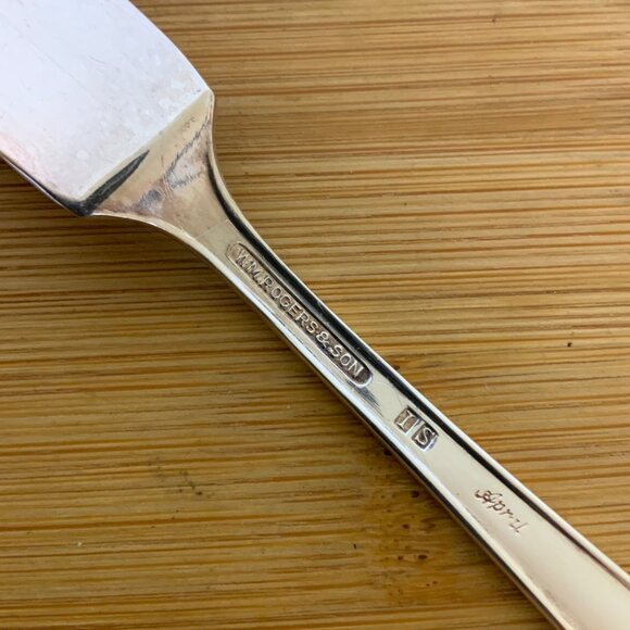 Rogers & Son IS April Butter Knife Silverplate Flatware Replacement 1950 Vintage - Picture 4 of 4